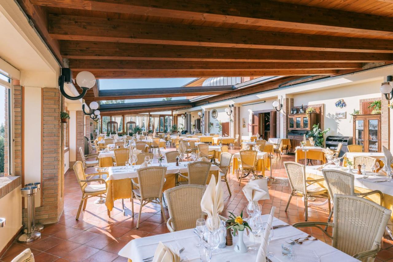 Agrihotel Elisabetta Collemezzano Exterior photo