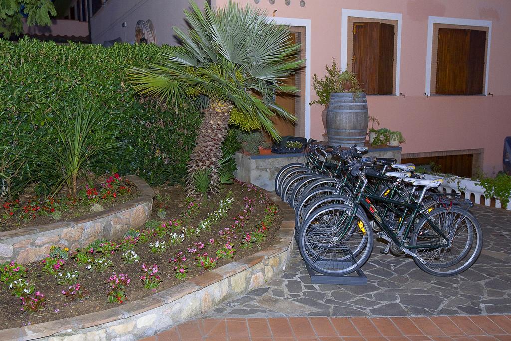 Agrihotel Elisabetta Collemezzano Exterior photo
