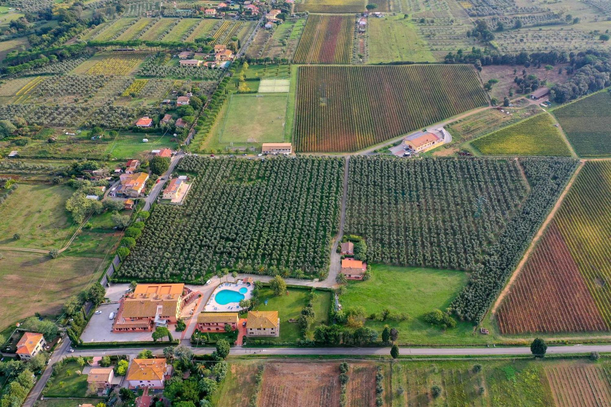 Agrihotel Elisabetta Collemezzano Exterior photo