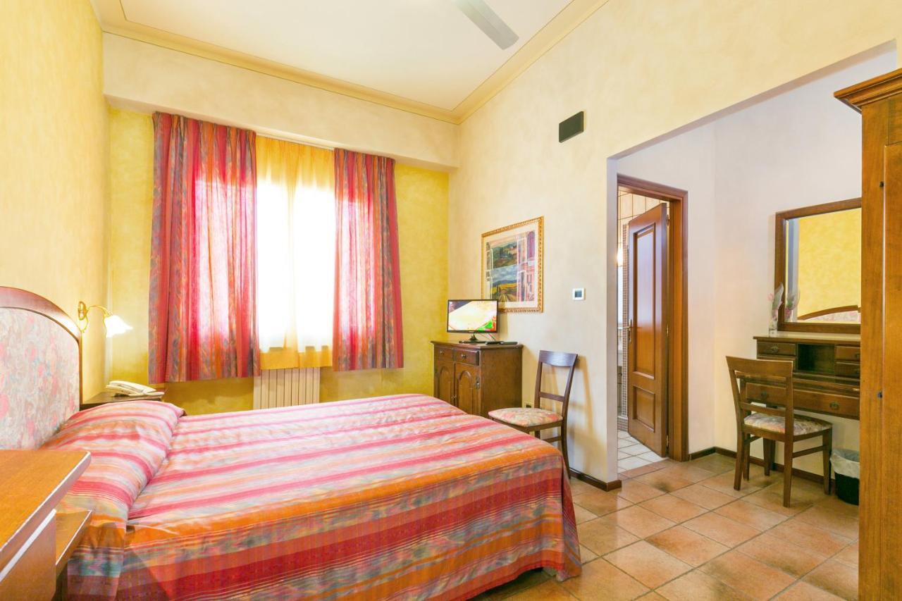 Agrihotel Elisabetta Collemezzano Exterior photo