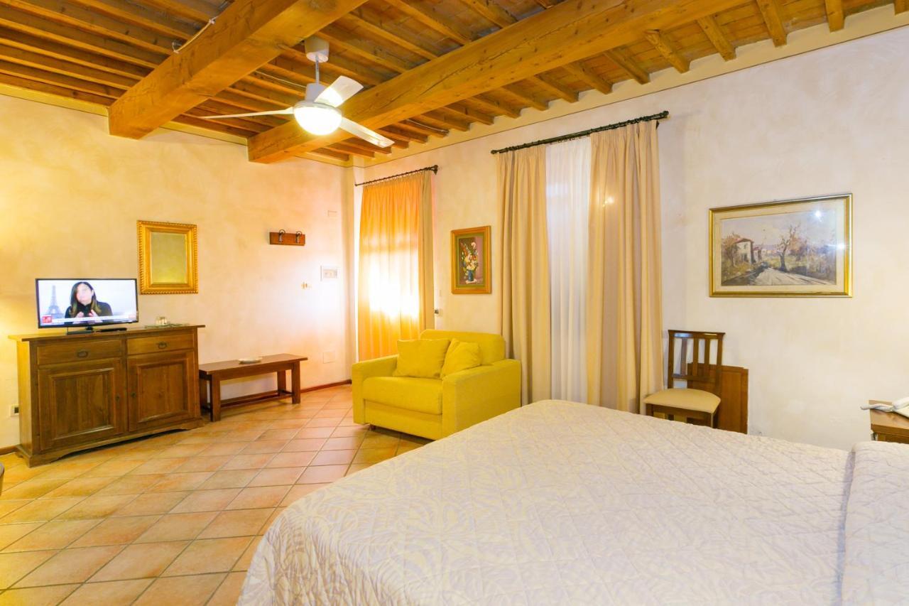 Agrihotel Elisabetta Collemezzano Exterior photo