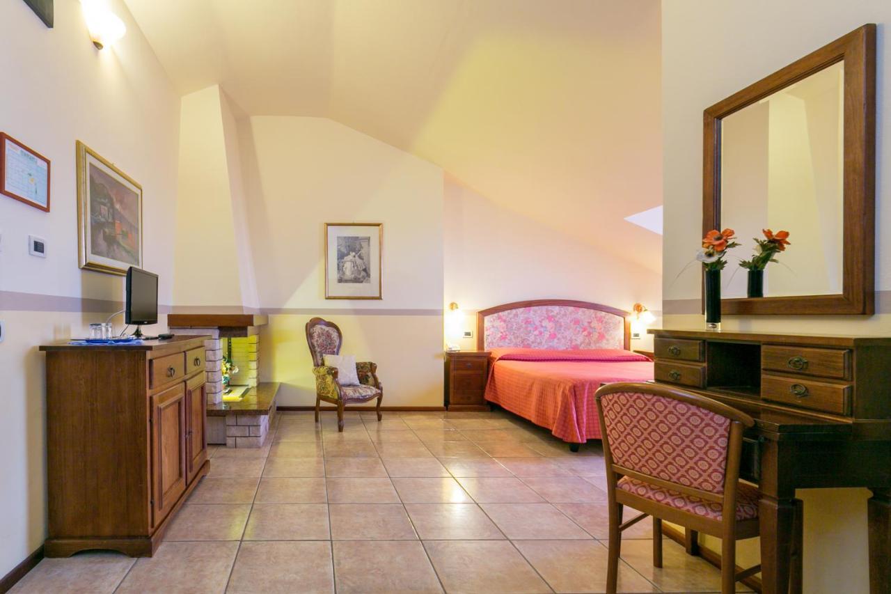 Agrihotel Elisabetta Collemezzano Exterior photo